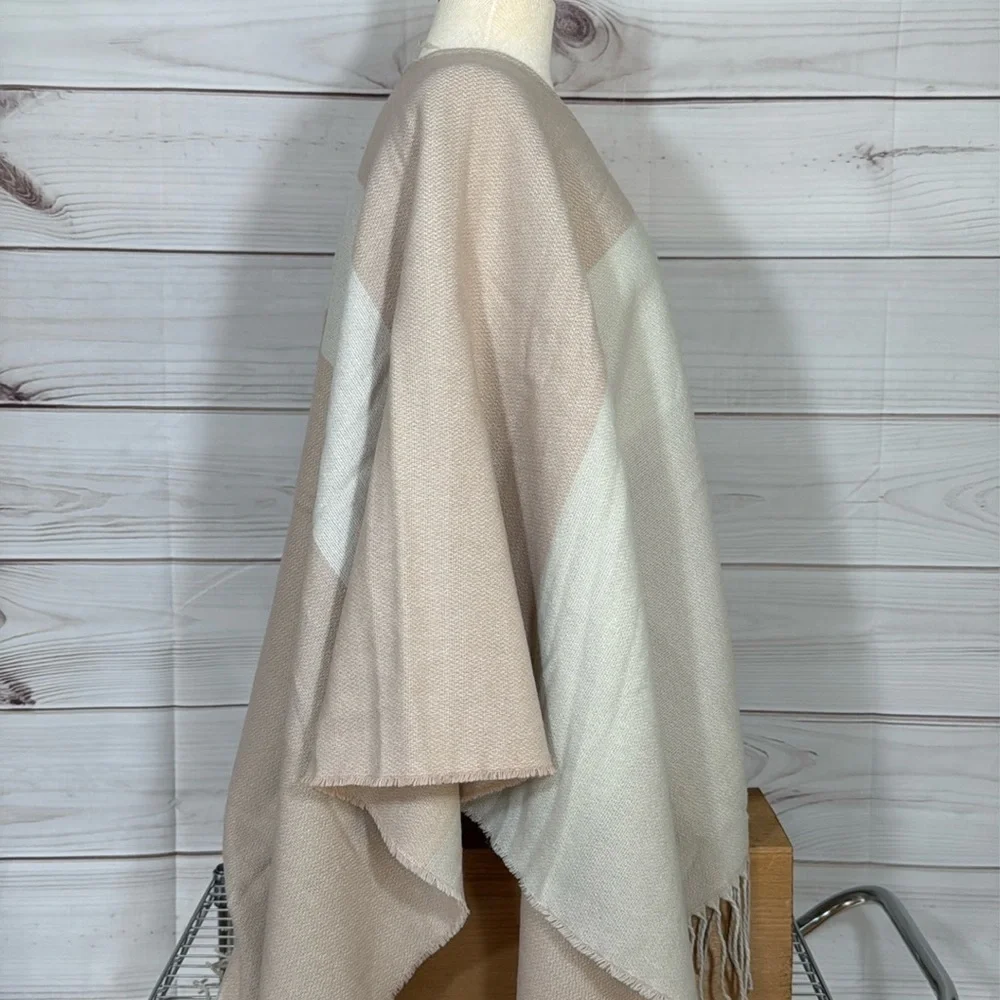 NWT Soia & Kyo Woven Wrap Scarfigan One Size